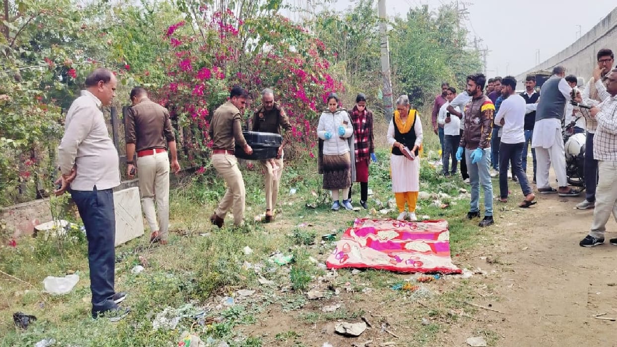 Woman's body found in a suitcase near Rohtak's Sampla bus stand, murder suspected; passerby gave information
