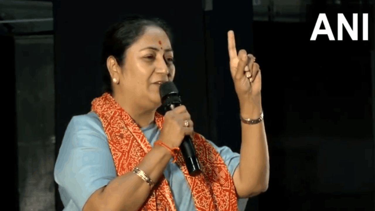 CM Rekha said that if we want to develop Delhi then we will have to take responsibility
