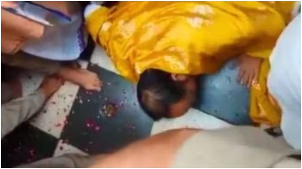 MP News: Pandit Pradeep Mishra Controversial statement Sehore Kubereshwar Dham
