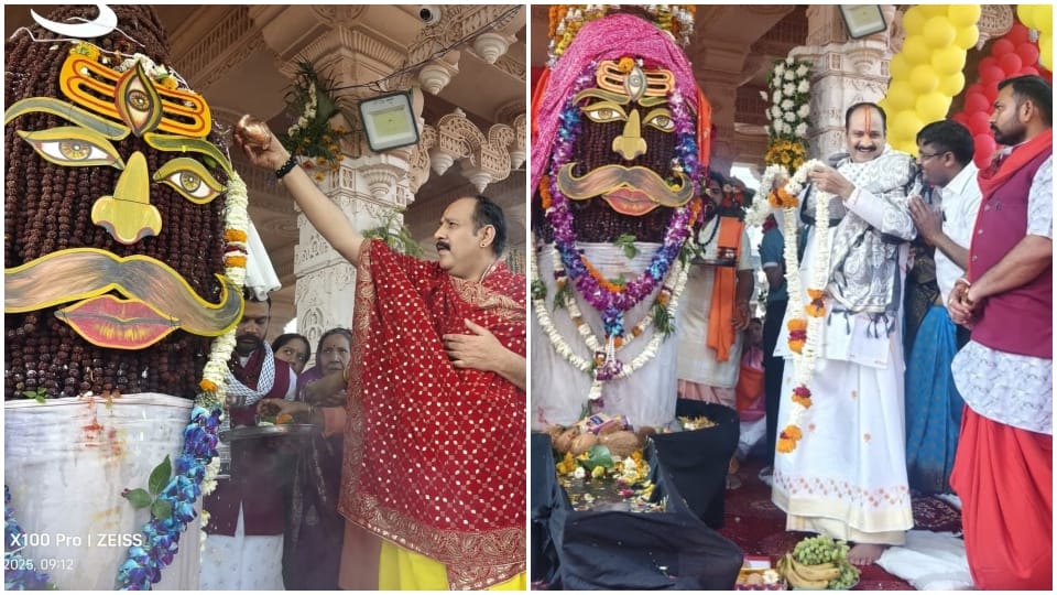 MP News: Pandit Pradeep Mishra Controversial statement Sehore Kubereshwar Dham