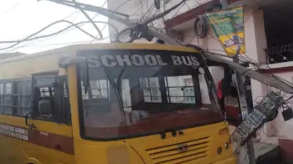 Accident in Jalandhar electric pole fell on school bus full of children