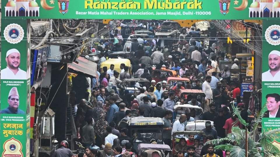 shops ranging from clothes to religious caps were decorated in delhi At Ramadan