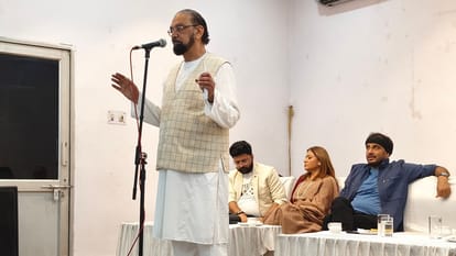 There was a lot of applause at Sambhal Kavi Sammelan, pictures of excitement and enthusiasm