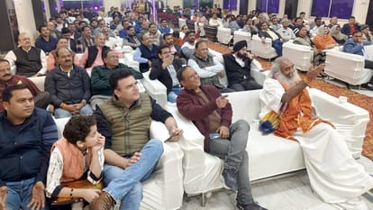 There was a lot of applause at Sambhal Kavi Sammelan, pictures of excitement and enthusiasm
