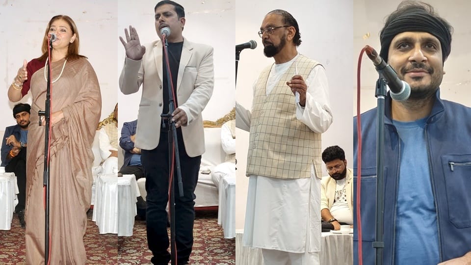 There was a lot of applause at Sambhal Kavi Sammelan, pictures of excitement and enthusiasm