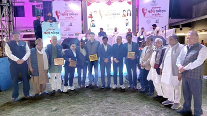 There was a lot of applause at Sambhal Kavi Sammelan, pictures of excitement and enthusiasm