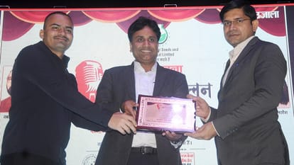 There was a lot of applause at Sambhal Kavi Sammelan, pictures of excitement and enthusiasm