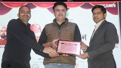 There was a lot of applause at Sambhal Kavi Sammelan, pictures of excitement and enthusiasm