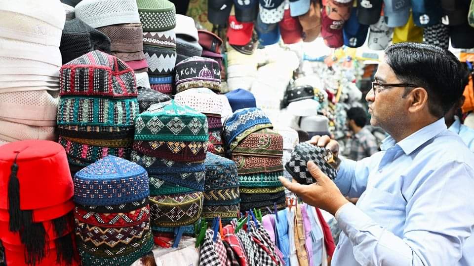 shops ranging from clothes to religious caps were decorated in delhi At Ramadan
