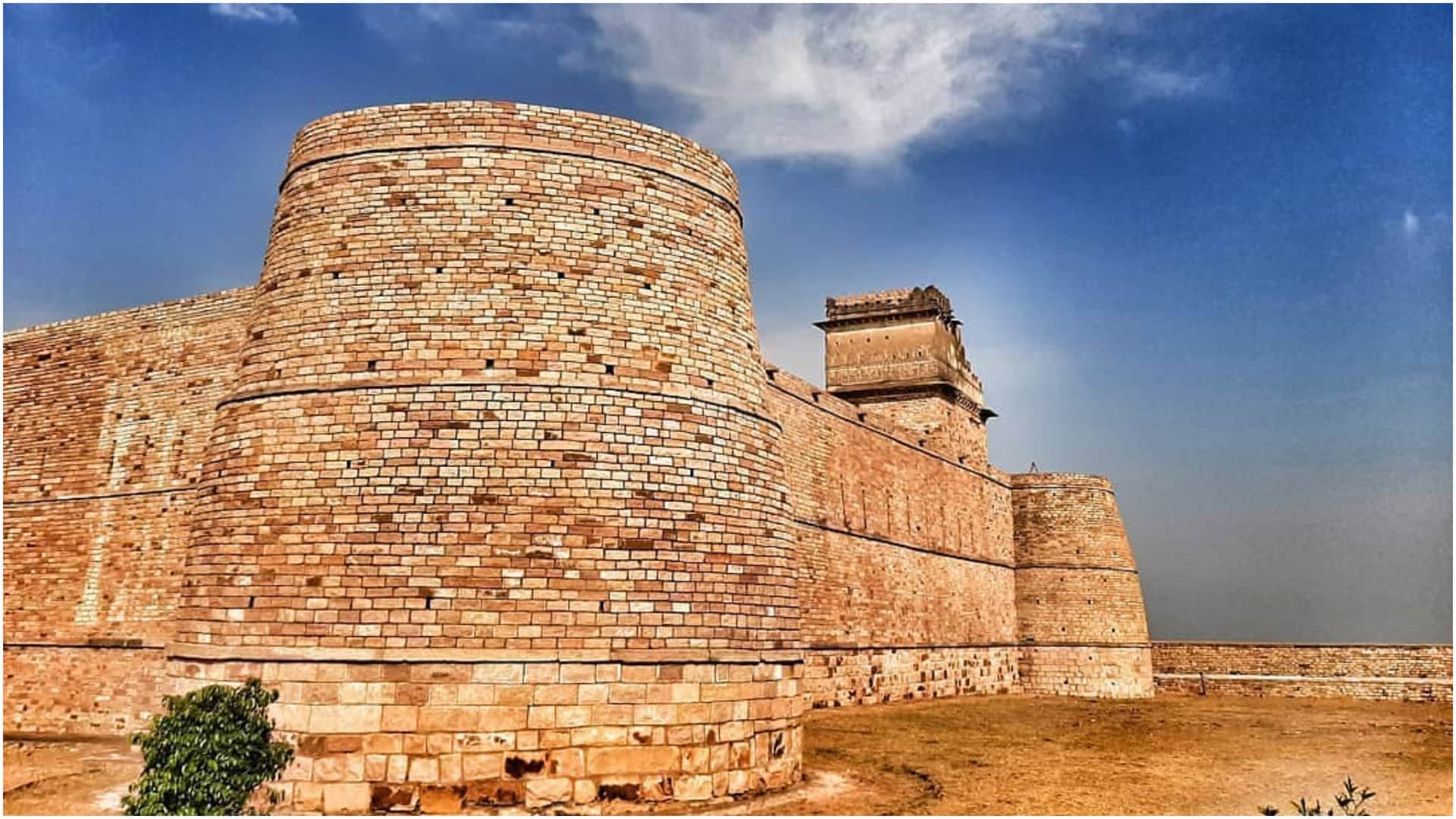 Tourist Places in Chanderi Madhya Pradesh travel destination Must Visit in Chanderi