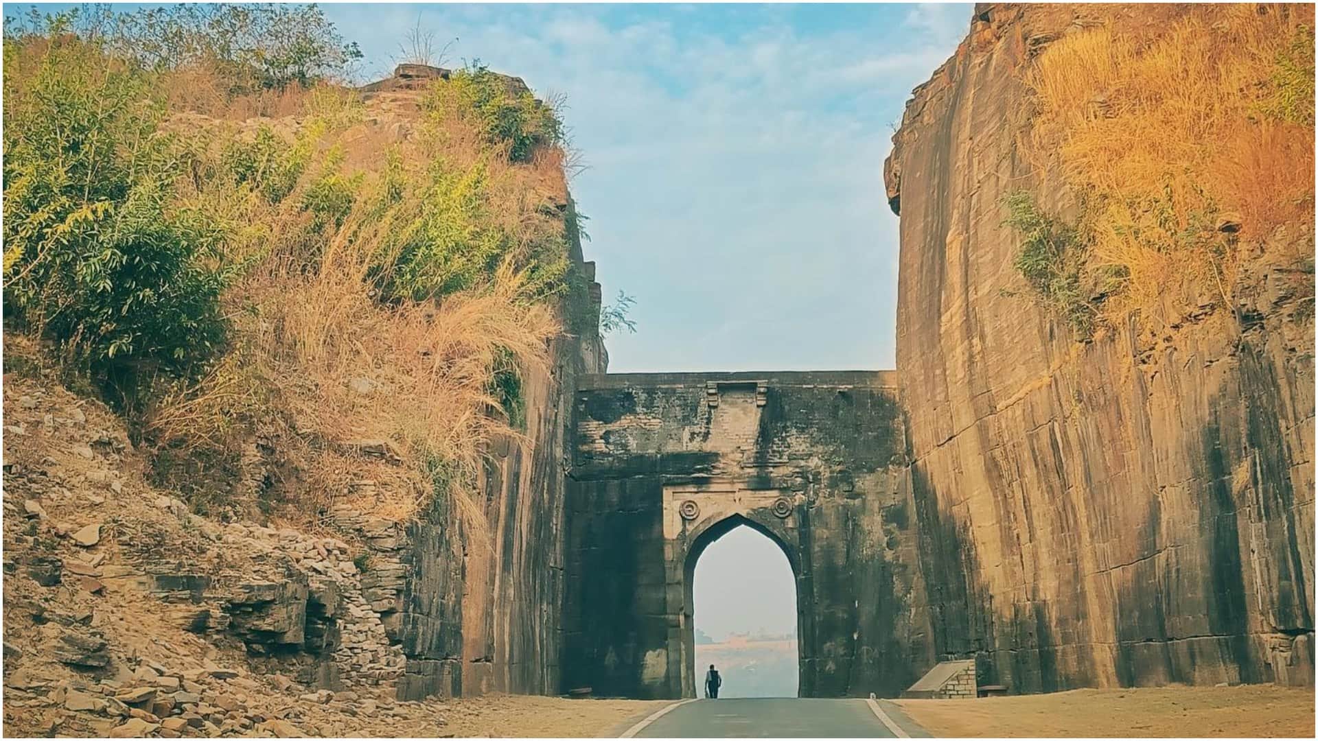 Tourist Places in Chanderi Madhya Pradesh travel destination Must Visit in Chanderi