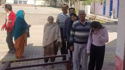 नगrir kanama: rayranauna kasauta के के में में rastaura हो rastama rastak ranama rastama kayta, डेरा बाबा नानक नगर परिषद के चुनाव के 13 वार्डों में मतदान चल रहा है