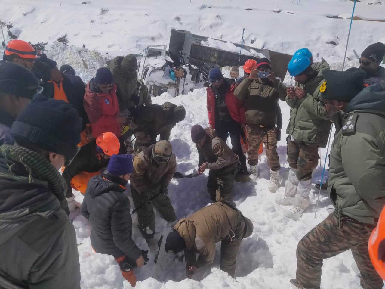 Chamoli Avalanche injured Labourers Told horrific incident story snowstorm came and swept away containers