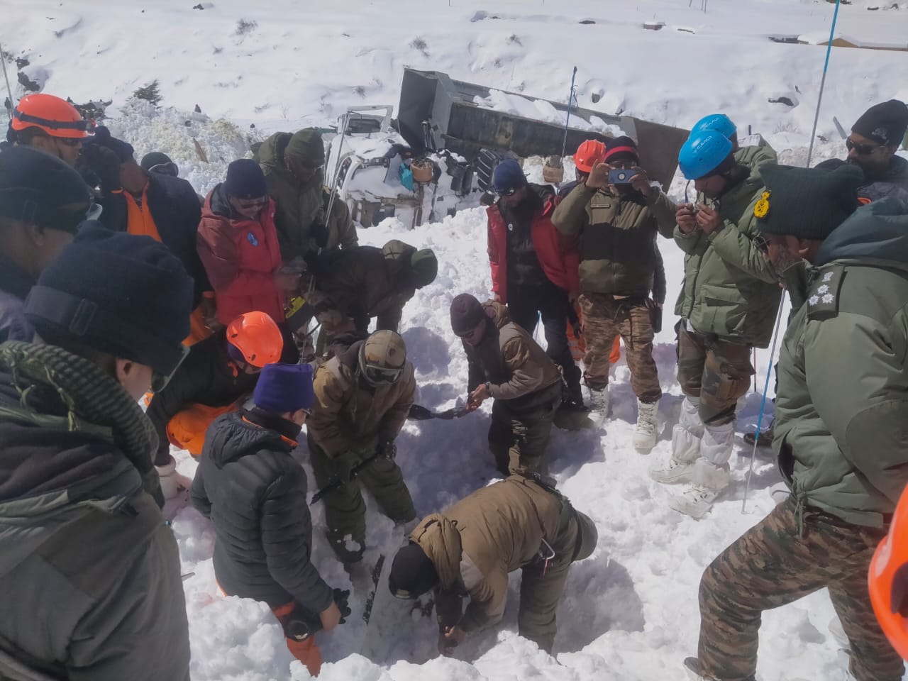 Chamoli Avalanche injured Labourers Told horrific incident story snowstorm came and swept away containers