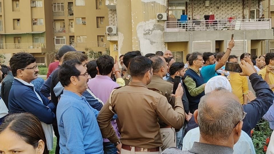 Uproar over allowing Namaz in society during Ramzan in Greater Noida