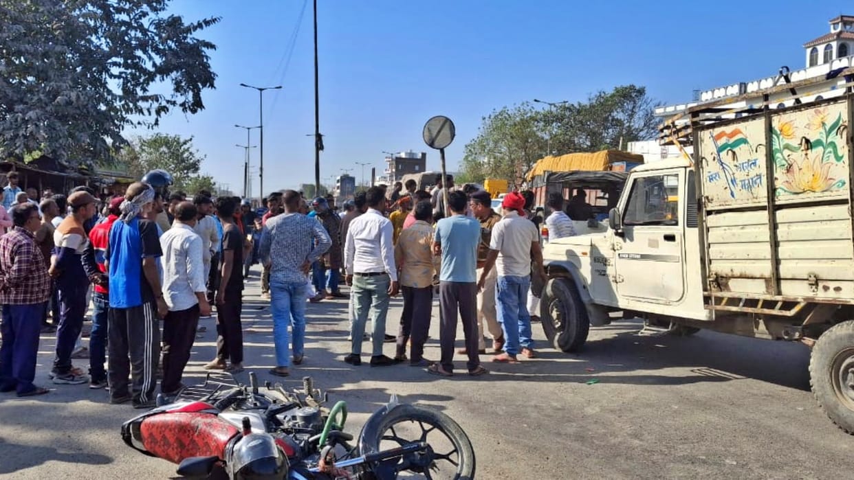 Gopalganj News: Young man going for treatment died after being hit by a truck, brother seriously injured