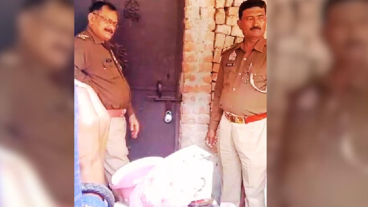Administration got fed up with dispute between two brothers in chandauli house sealed