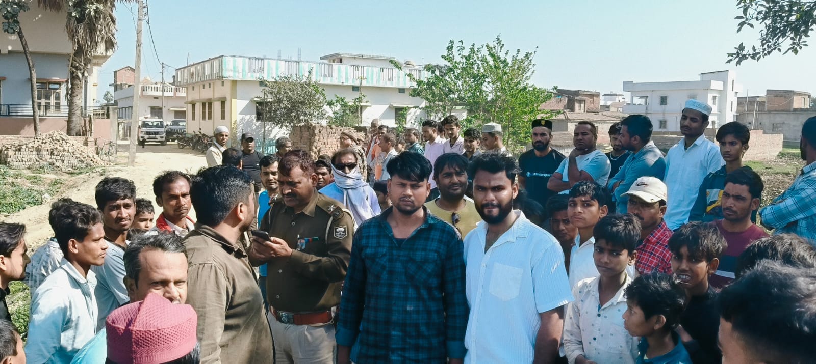 Bihar News: Newly married woman's body found hanging from fan, murder or suicide? Police is investigating