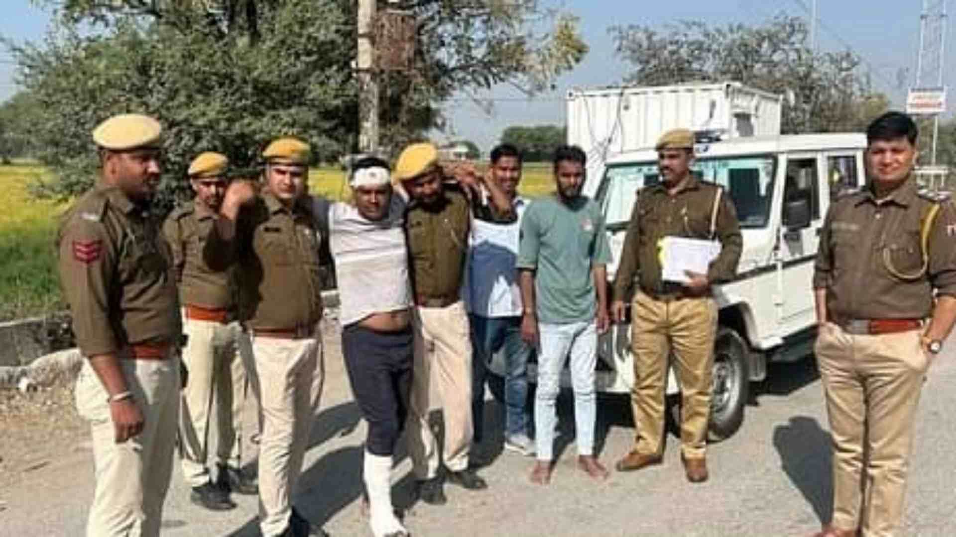 पुलिस की गिरफ्त में आरोपी।