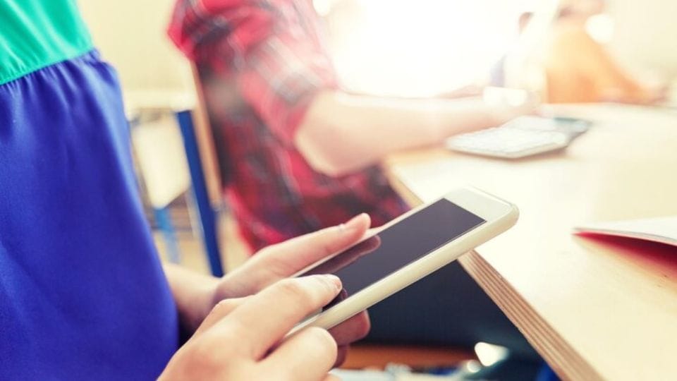 Delhi High Court sets guidelines regarding carrying smartphones in schools