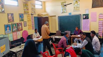 सीवन नगरपालिका में बूथ नंबर 6