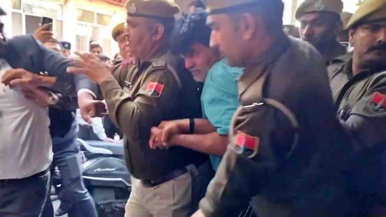 Ajmer News: In the case of exploitation of girl students, the lawyers kicked and punched the accused
