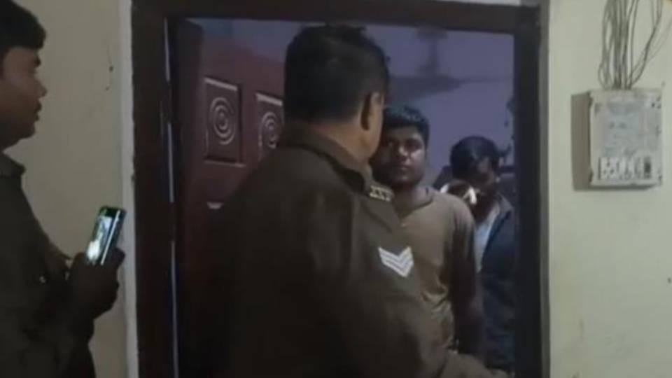 Attackers entered Pradhan house brandishing guns and Son beaten in Gonda three arrested