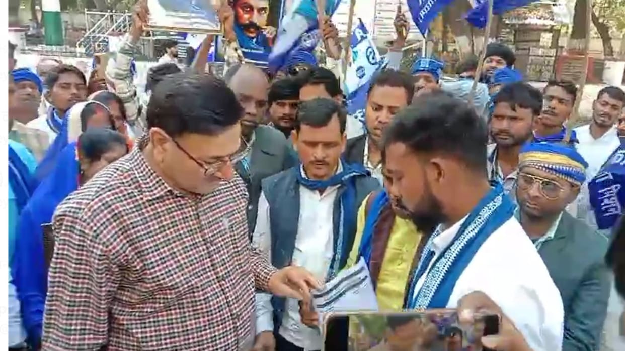 Protest against attack on MP Chandrashekhar Azad's convoy workers demonstrated at the Collectorate