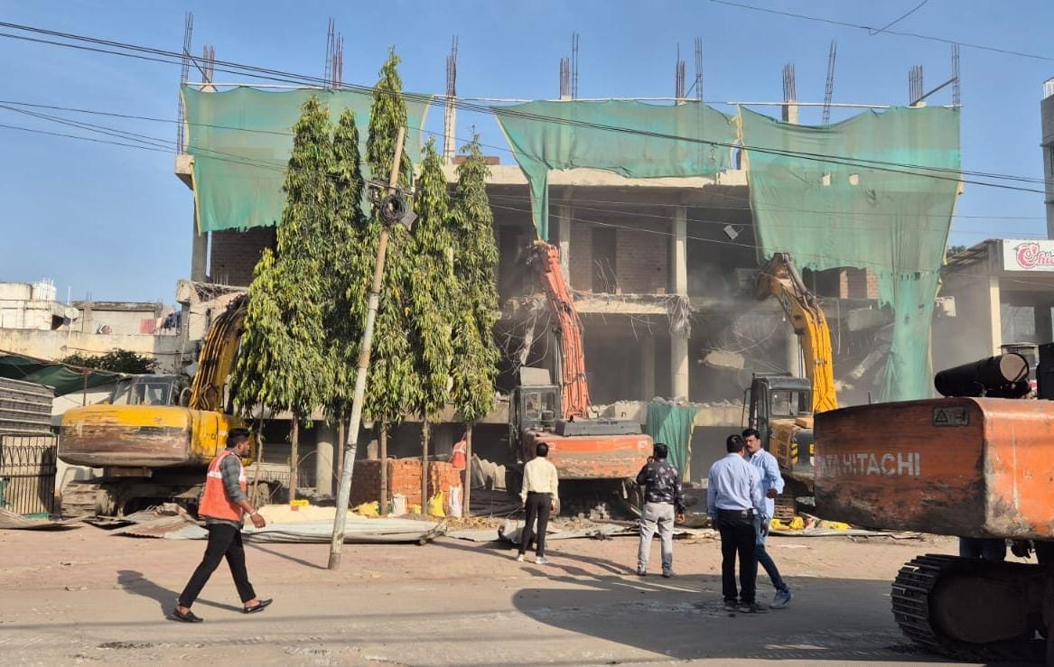 Jhabua: Illegal bungalow was built on five thousand square feet in Khajrana area of Indore, the corporation