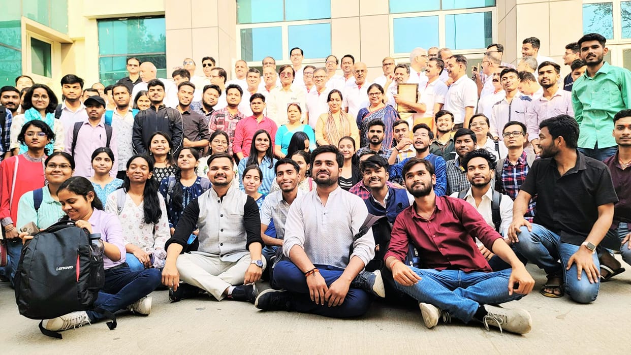 Alumni Meet in bhu Five IAS 14 business men visited old hostel got respect