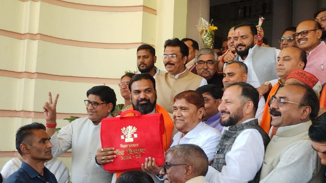 Bihar Budget 2025-26 Live Updates Nitish Government Big Announcement Fm Minister Samrat Choudhary - Amar Ujala Hindi News Live - Bihar Budget 2025 Live :सम्राट चौधरी ने पेश किया 3.17 लाख करोड़