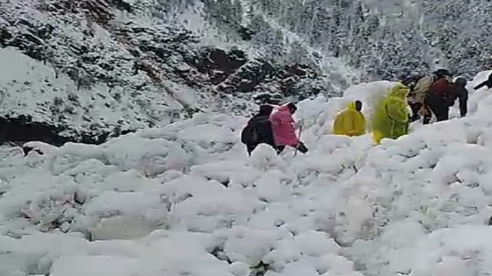 Heavy snowfall in high Himalayan areas in pithoragarh
