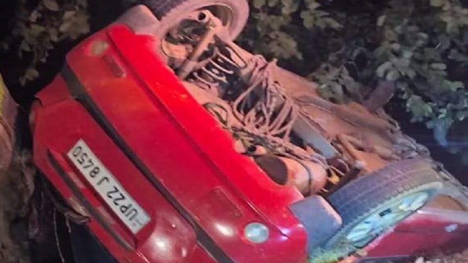 Death of brother-in-law and sister-in-law: Car had hit the bike riders, wife is undergoing treatment
