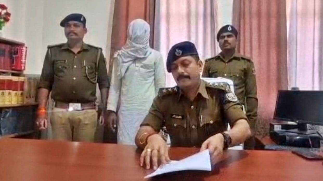 Darbhanga: When girlfriend refused to marry, boyfriend took her to field and slit her throat in front of child