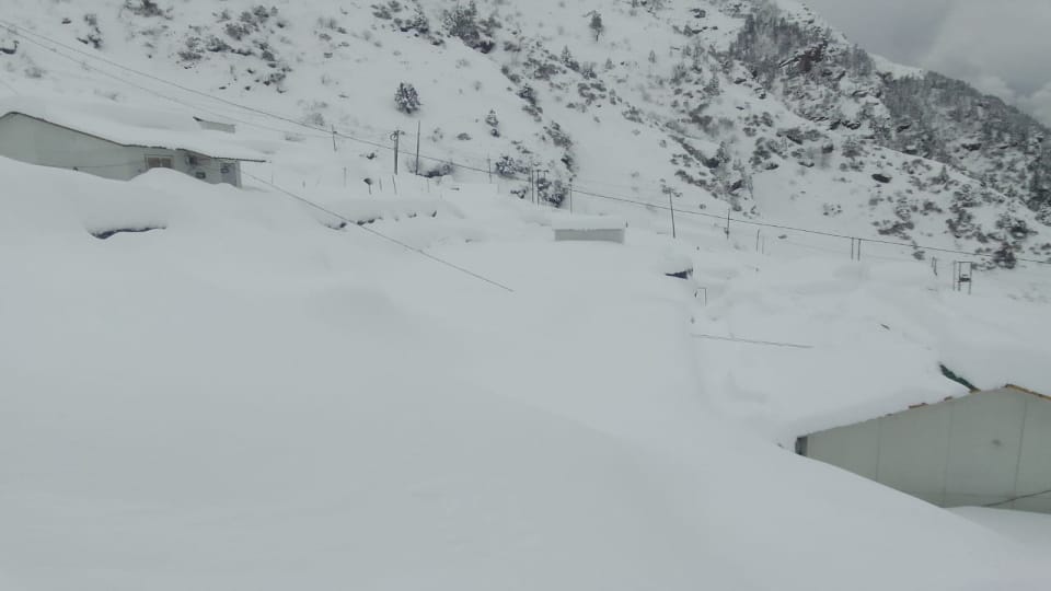 Kedarnath Dham Covered with Heavy snow Iceberg active on walking path from Rambada to Rudra Point