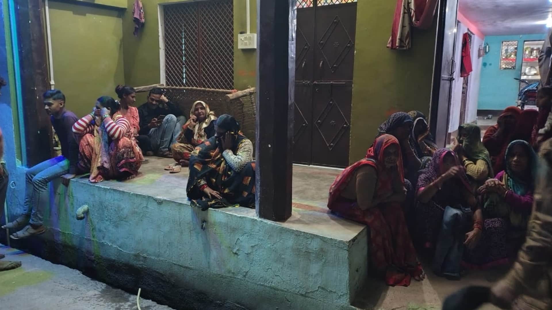 Dacoit Kusuma Nain Death News 12 Mallahs Shot in Line a Tale of Love, Betrayal and Gang Involvement Real Story