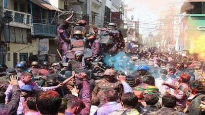Shahjahanpur unique Holi Laat Sahab juloos on buffalo cart