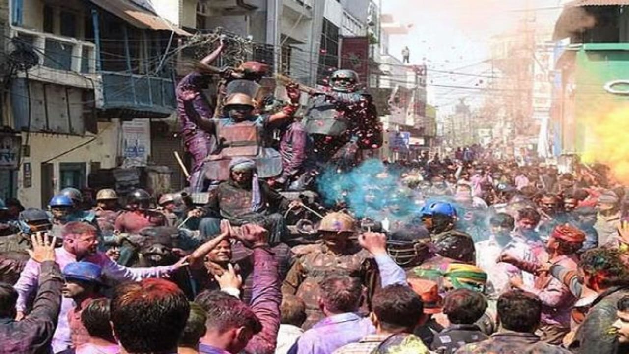 Holi 2025 Shahjahanpur Laat Sahab juloos unique tradition is 300 years old