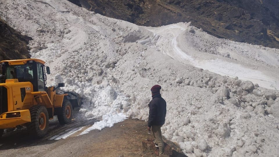 Roads closed due to heavy snowfall in Darma Valley Dharchula