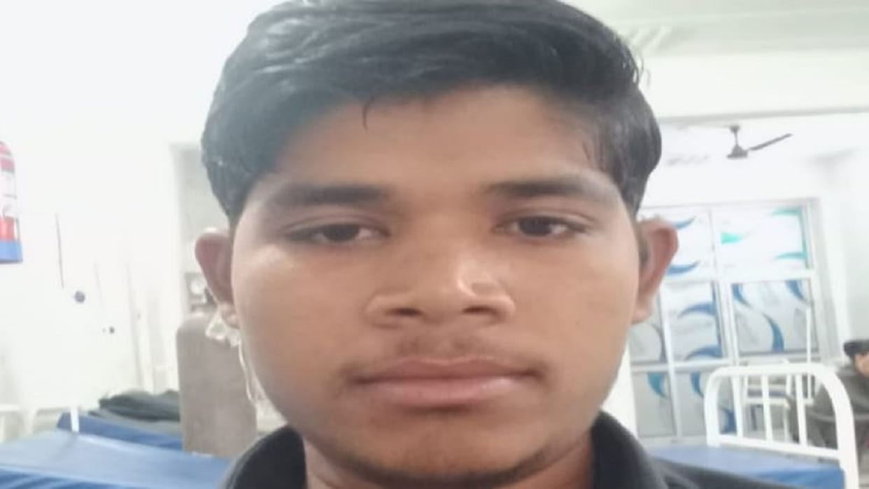 Bike rider B Pharma student dies in road accident his friend mother injured in shahjahanpur