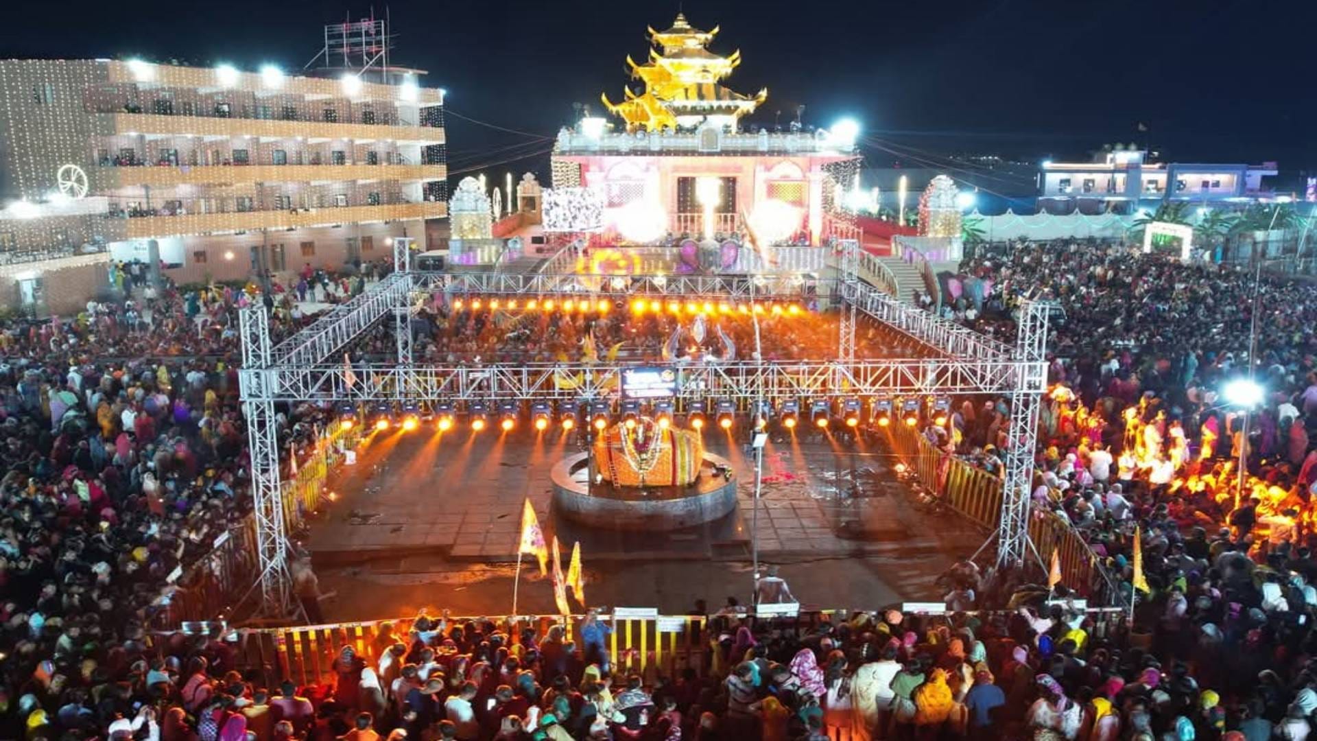 Sehore news Lakhs of devotees reached Rudraksh Mahotsav