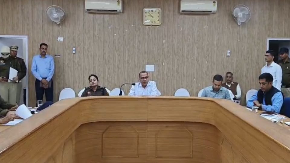 DC held a meeting with officers regarding cheating free examinations in Narnaul