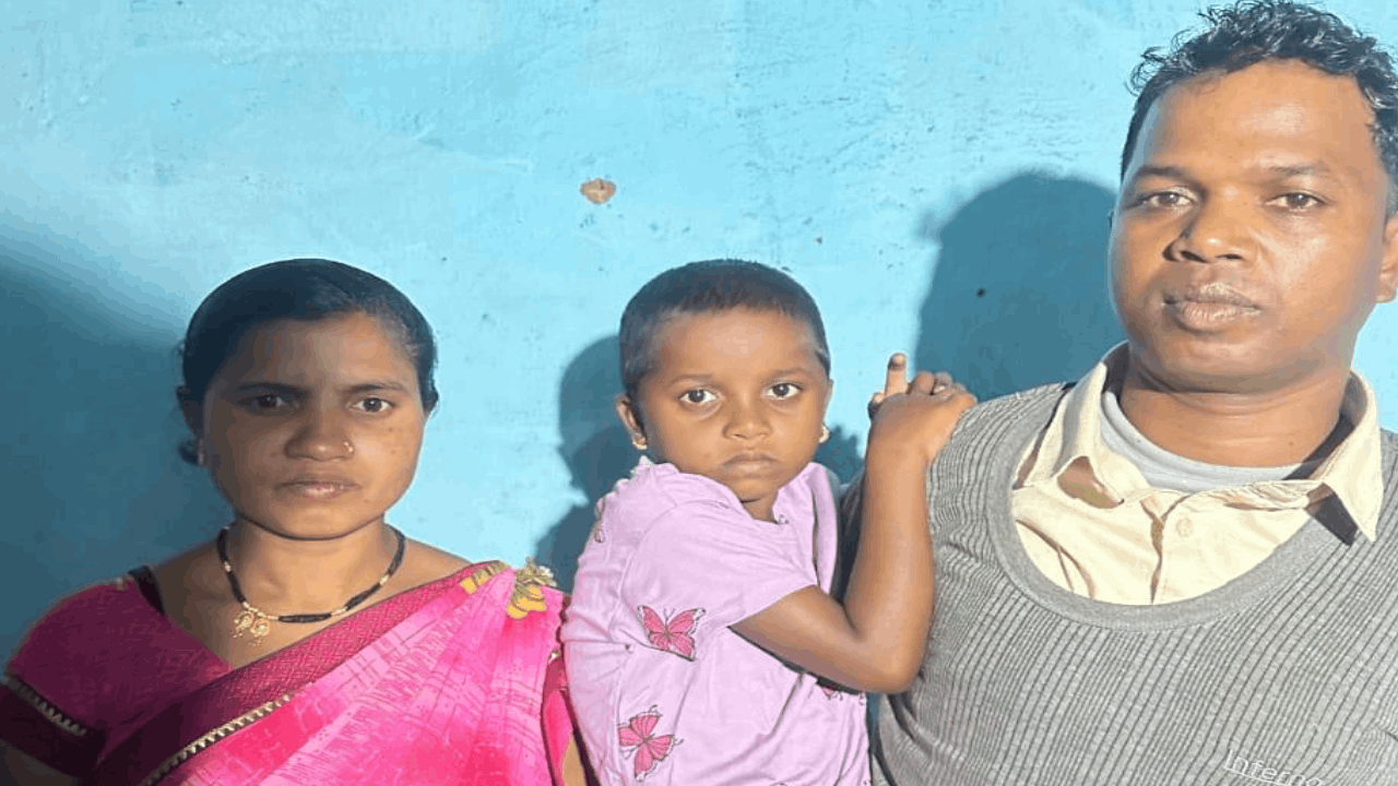 परिवार संग नक्सली ने किया सरेंडर