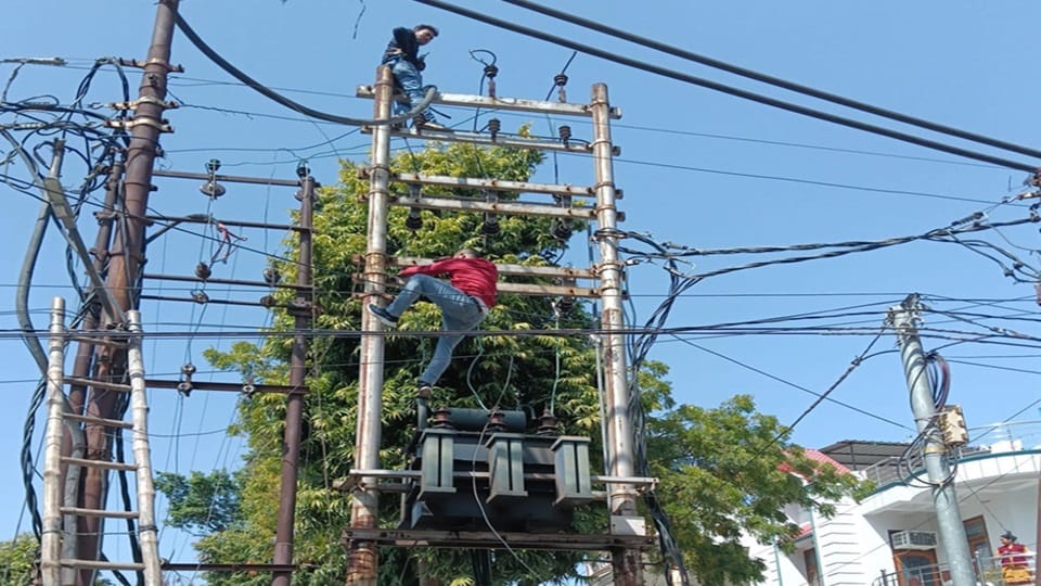 Half the city faced power cuts, 50 thousand people yearned for water