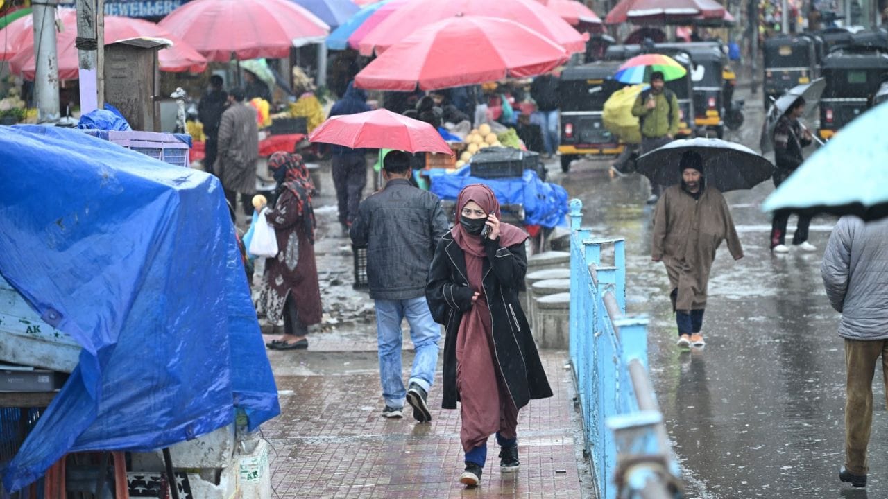 Jammu Kashmir: Weather changed in Srinagar, rain and fresh snowfall increased the intensity of cold; see photo