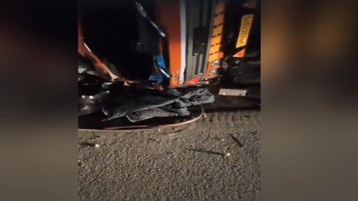 Truck overturned near Kandaghat tunnel, driver died, one seriously injured