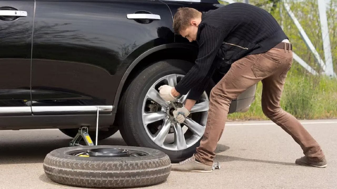 going for long drive from car in summer you should keep these 5 things in your car