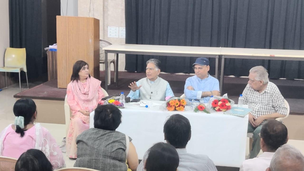 Story reading and discussion by renowned story writer SR Harnot in Mumbai