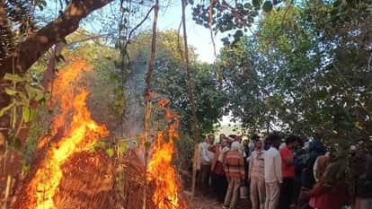 Kusum returned home wrapped in shroud after 47 years, husband lit the funeral pyre
