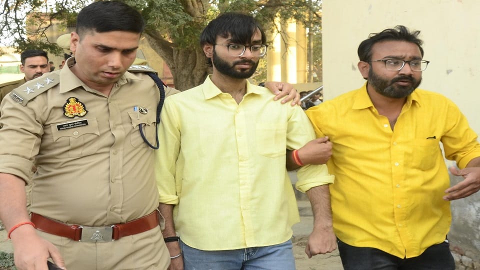 After losing lakhs of rupees in online game young man climbed on tank to commit suicide